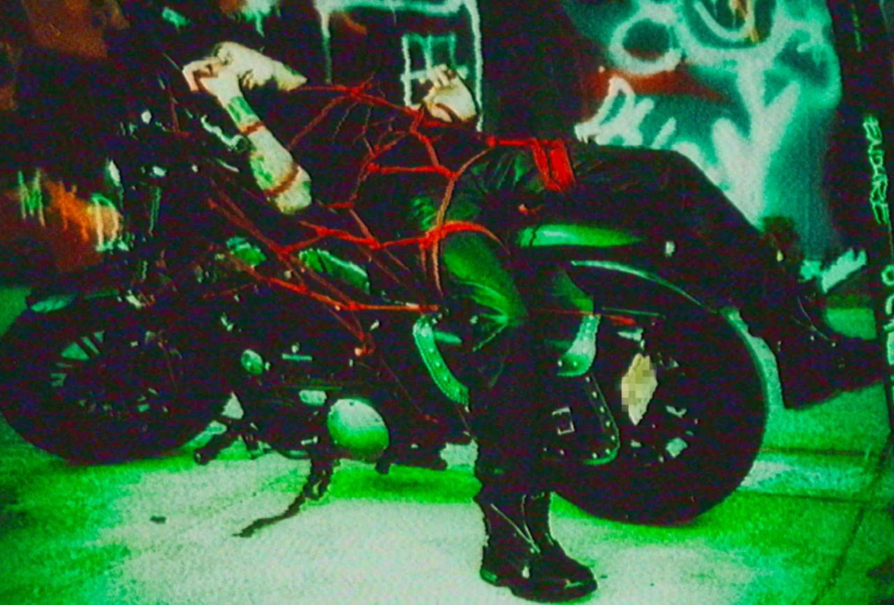 Ariana Ruža — motorcycle rope scene